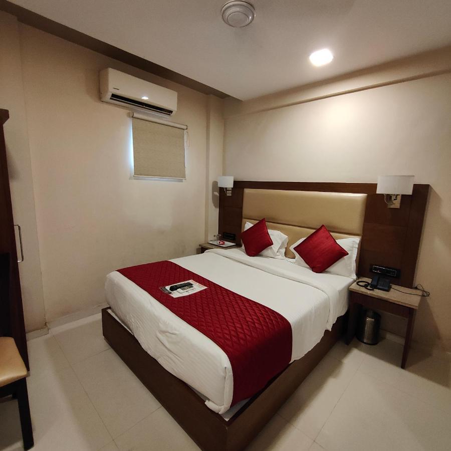 Oxford Hotel Powai Мумбаи Экстерьер фото