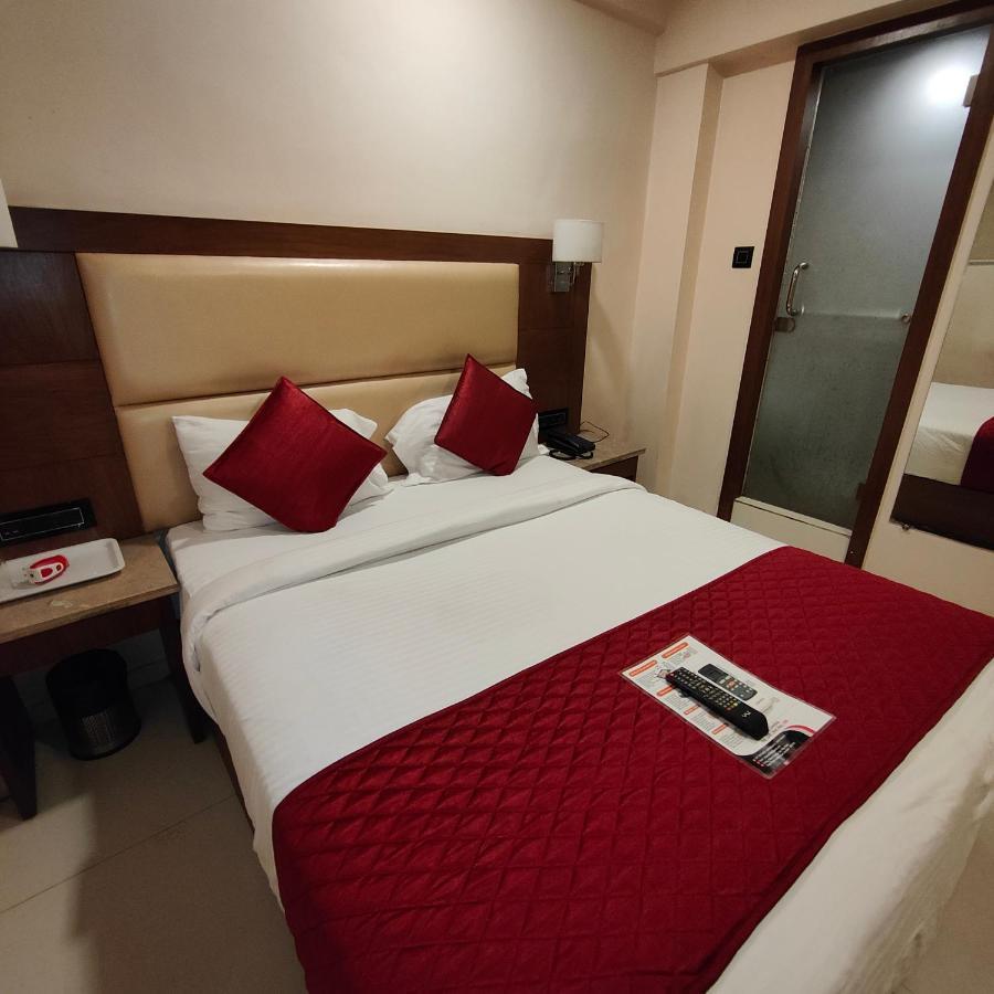 Oxford Hotel Powai Мумбаи Экстерьер фото