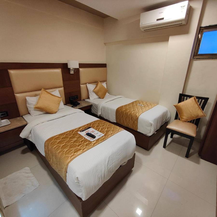 Oxford Hotel Powai Мумбаи Экстерьер фото