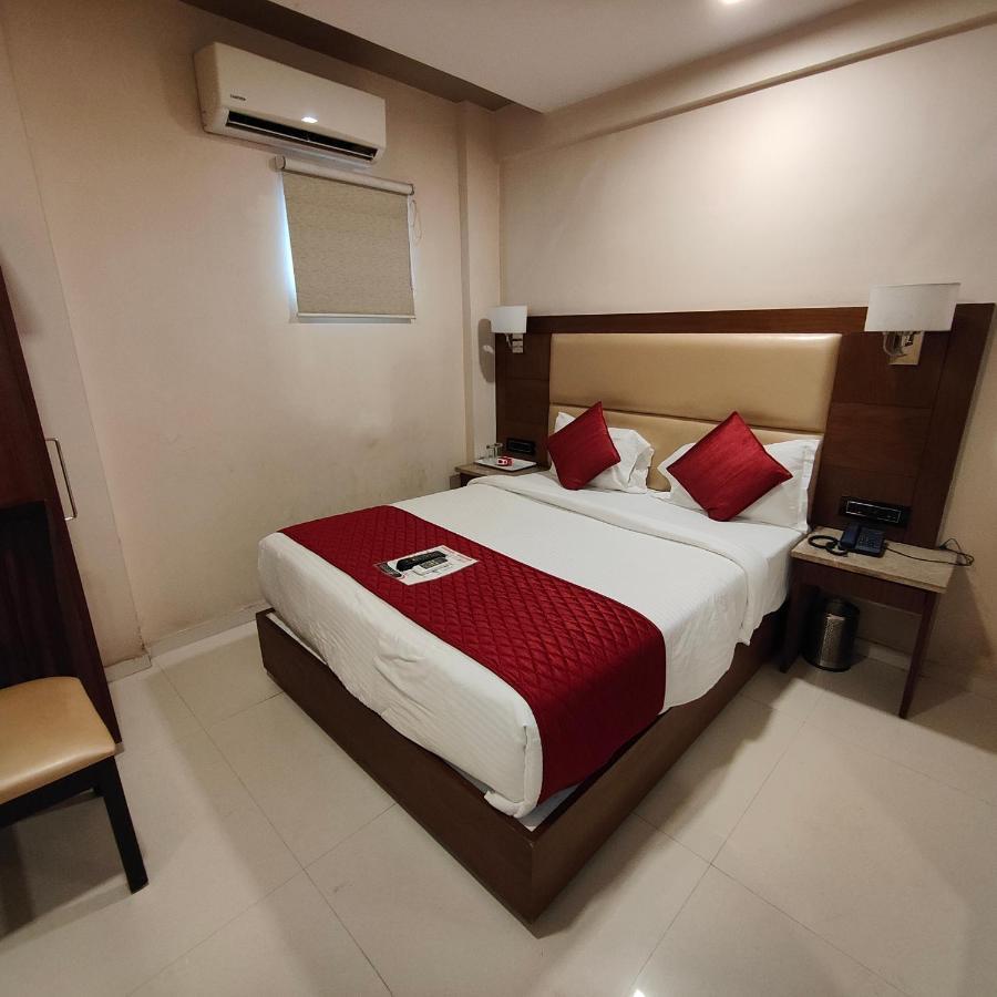 Oxford Hotel Powai Мумбаи Экстерьер фото