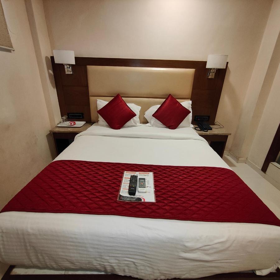 Oxford Hotel Powai Мумбаи Экстерьер фото